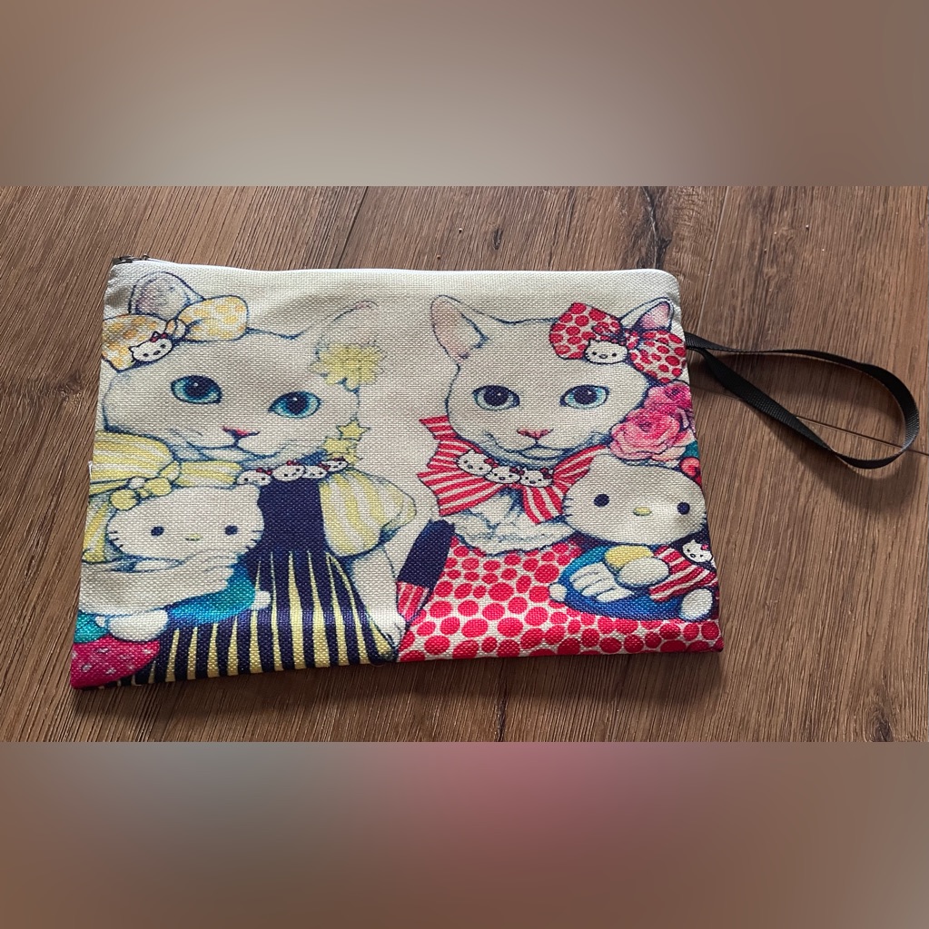 Brand New Girl Cats  Hello Kitty Likeness Zipped Cosmetics Bag